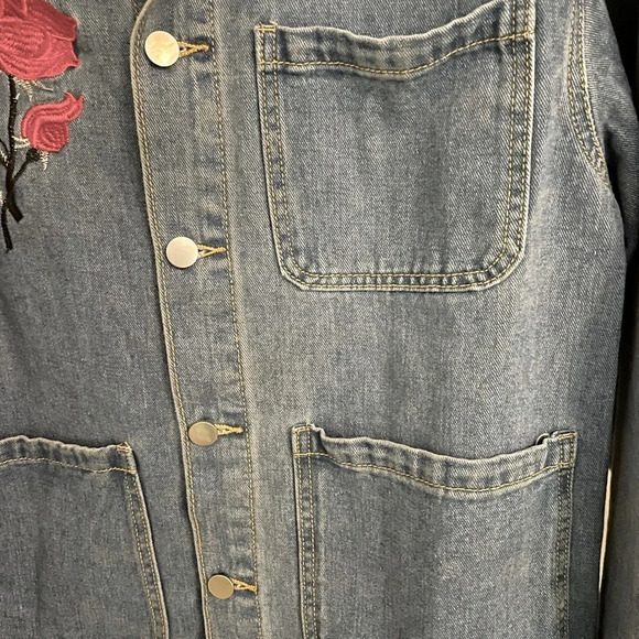 Men’s L denim jacket by Shein. EUC featuring a red rose on the right side chest. - Picture 8 of 8